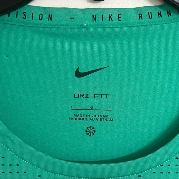 Nike Running Division Shirt Size XL Rise 365 Green Run Reflective - Picture 4 of 11
